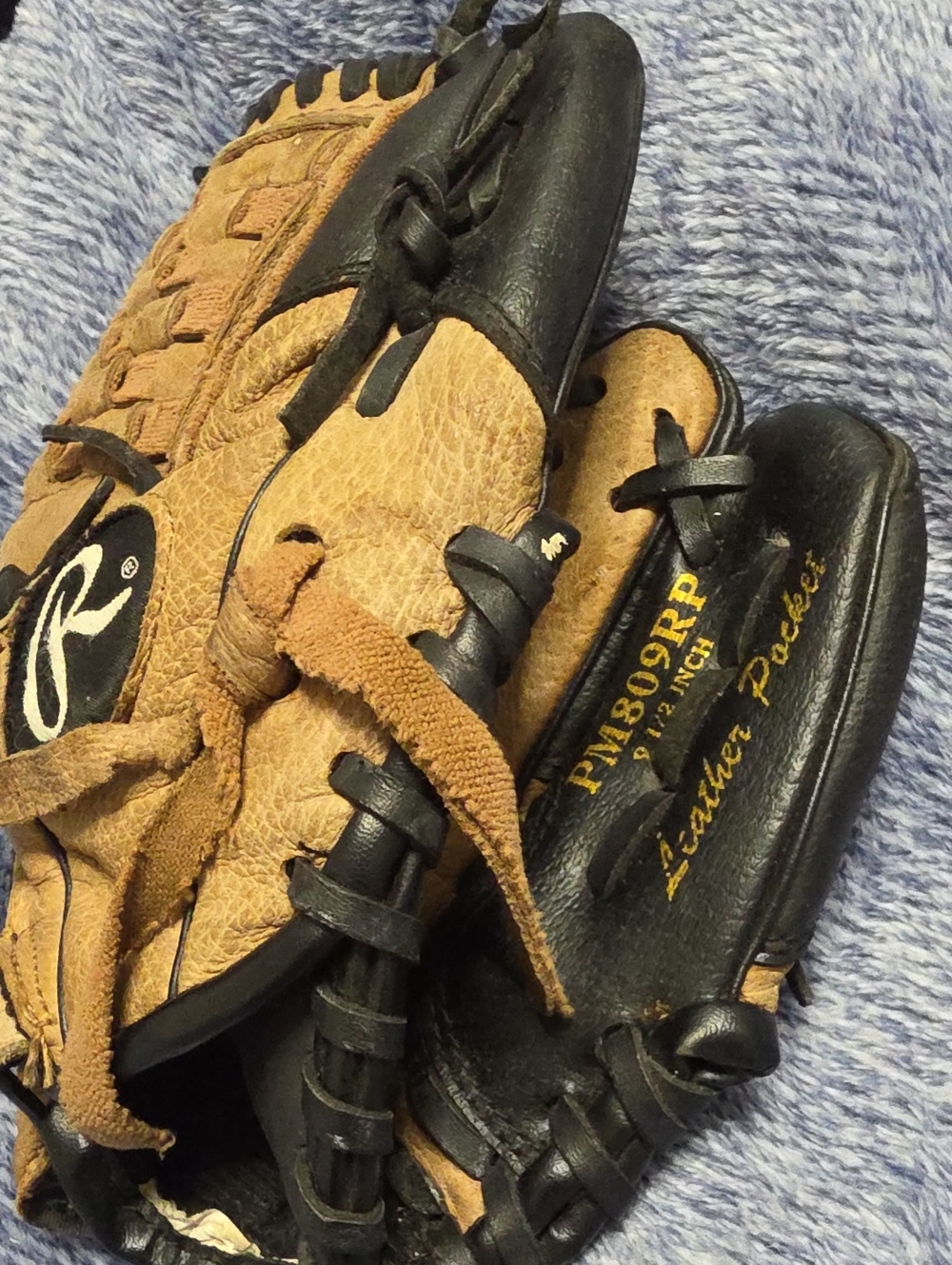 Rawlings Two-Tone Leather Glove in Tan & Black